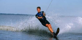  与 Corsica Jet Loisirs 一起在科西嘉岛滑水 Water Ski 